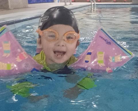 私人游泳教練 - 2歲快5個月，不怕水