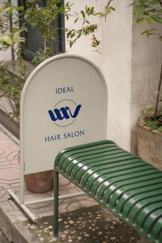 Tori Lee - LOGO A-stand設計