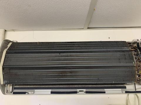 南投小胡 冷氣/洗衣機 清洗職人 - 清洗前的蒸發器（冷排）