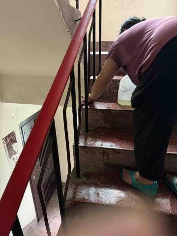 曜丞 - 樓梯清潔