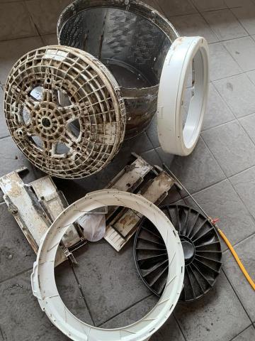 南投小胡 冷氣/洗衣機 清洗職人 - 洗衣機清洗前內桶細部分解