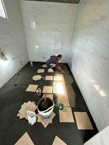 謝承江 - 對縫地壁磚