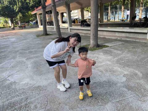 梁玉樺（陪玩/陪讀） - 帶孩童到公園玩
