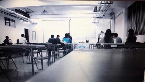 外籍語言教師 - 外商成人企業代訓口譯及各種外語教學課程。