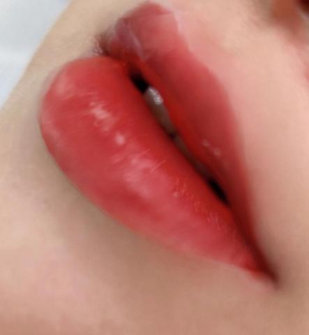 YI HSIN の舞妝美學 - 水潤霧唇