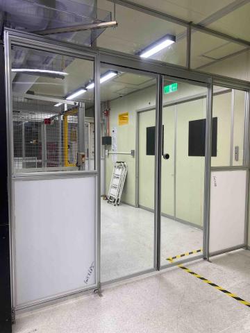 侑竤企業社 - 最新科技磁浮自動門（軌道➕機器小小一節）