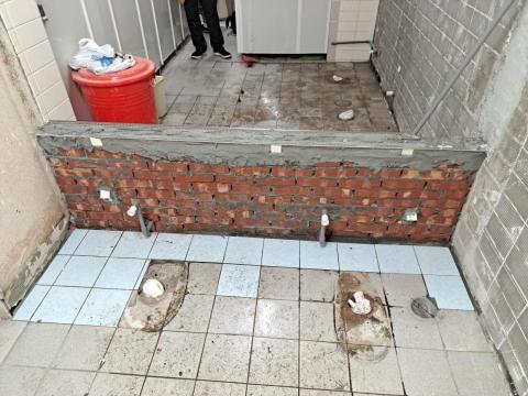 利智工程 - 男女廁 隔牆