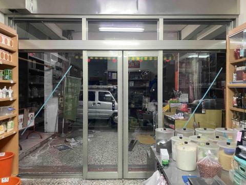 侑竤企業社 - 鋁框➕雙開自動門