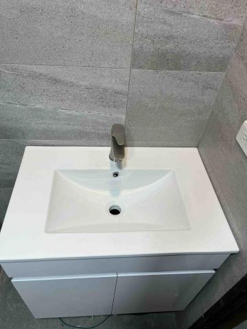 紀硯中 - 臉盆吊櫃安裝