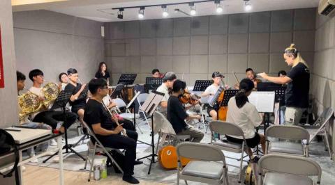 周慶峰Calvin/聲樂、鋼琴老師 - 雅藝國際交響樂團-排練花絮