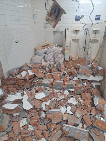 利智工程 - 男女廁 壁磚隔間牆 馬桶拆除