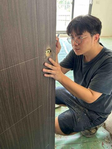 築峰門片安裝 -  築峰門片安裝 -