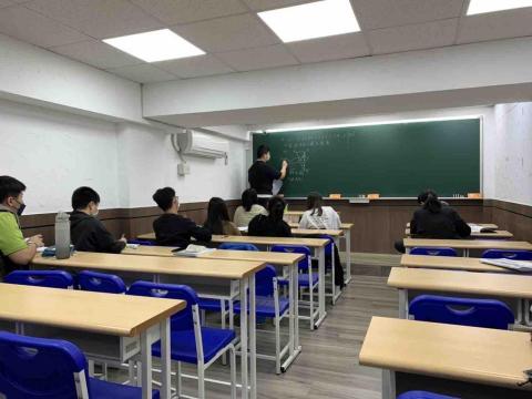 皇家 - 高中數學輔導解題