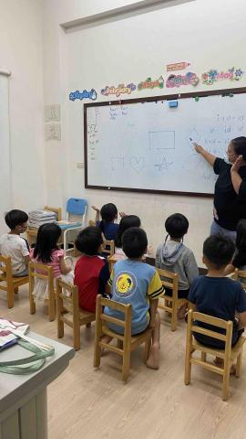 張芸瑄 - 補習班帶班與外語老師