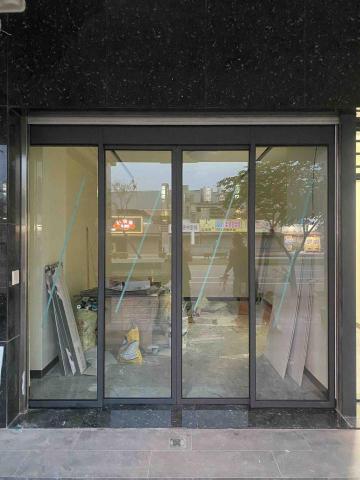 侑竤企業社 - 白鐵框➕烤漆➕雙開自動門