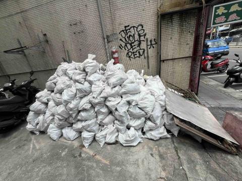 小Q  油漆工程 - 牆面拆除清運