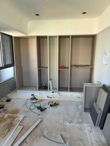 王柏仁 - 施工中的櫃體