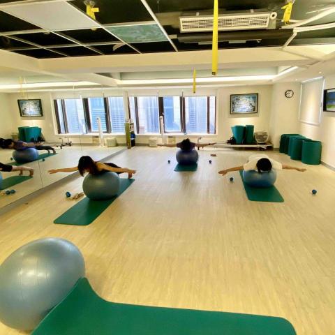 MindfulFlow Space 息之間 - 私人包班 一對三 Mat Pilates w/ Swiss Ball 