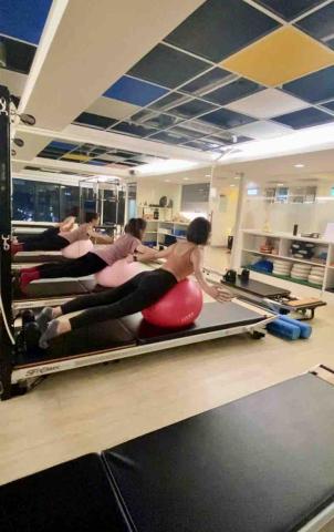 MindfulFlow Space 息之間 - 一對二 Pilates w/ Swiss Ball on Trapeze Table