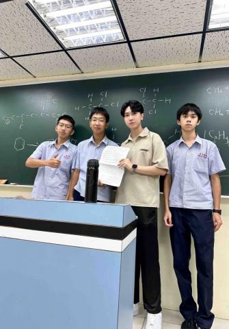 陳柏任 - 高中班化學三位同學100