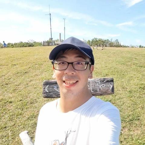 提供澎湖衝浪服務的專家劉育晟