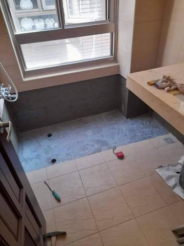 安氏國際。 磁磚。油漆。 家庭裝修 - 局部浴缸拆除後防水