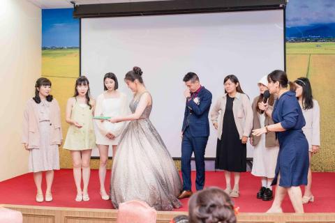 欣宜 婚禮/訂結儀式/抓周/收涎 主持人 - 抽捧花（抽麻將）