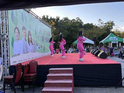 陳凱瑞 - 戶外活動舞台範例