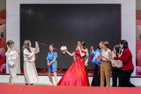 欣宜 婚禮/訂結儀式/抓周/收涎 主持人 - 抽捧花