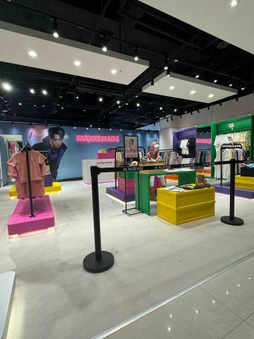 榮業工程有限公司 - 百貨裝潢