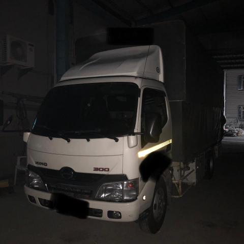 提供短髮燙髮尾服務的專家劉先生