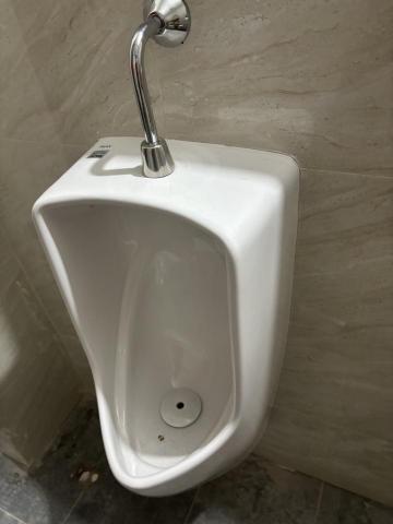 龍懿工程行 - 感應式壁掛型小便斗安裝