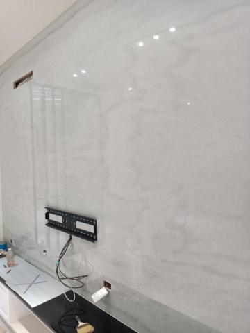 坤鉅石材工程行 - 石材電視牆無縫研磨