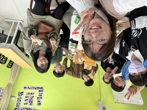 Ling Fang Chang - 擔任社工期間，常常與孩子分享生命故事