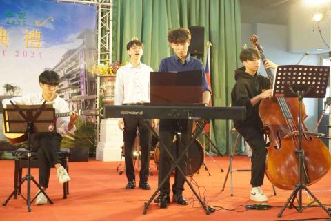 張秉富 音樂教學 - 流行樂作曲與樂團演出