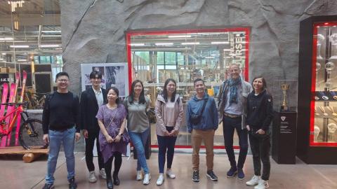 徐薪博 - 前往法國與品牌直接開會