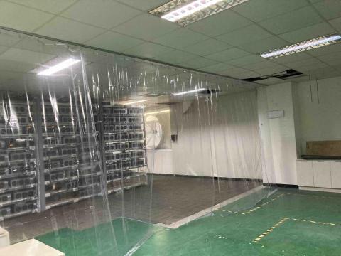 余梓匠 - 挖礦機房隔簾