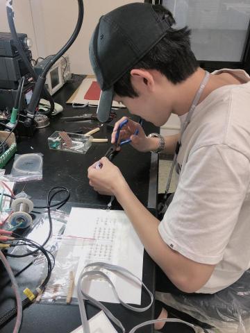 徐薪博 - 電子開發實務經驗