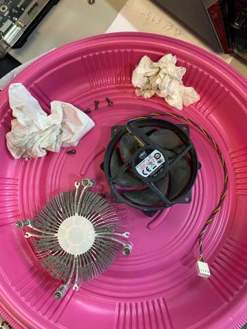 世修電腦（北北基到府服務） - CPU散熱片風扇清理