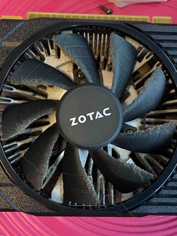 世修電腦（北北基到府服務） - 顯示卡髒污清理