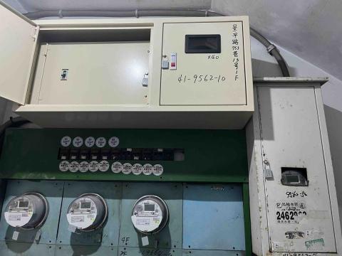 私家電匠⋯劉 - 中和區屋內5間套房4間雅房
新增設150安培60平方線徑附CT電錶裝置封印完