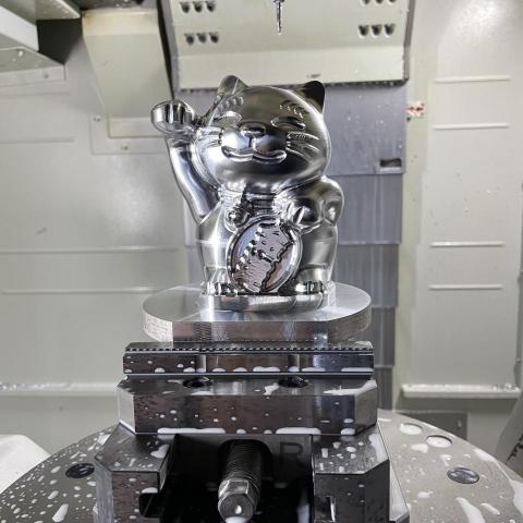 鉅竑精密工業有限公司/洪先生 - CNC銑床五軸精密加工
鋁合金6061T6 招財貓擺飾品