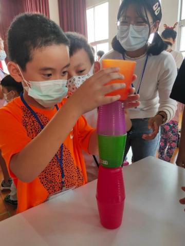 江佳玲 - 擔任國小營隊隊輔