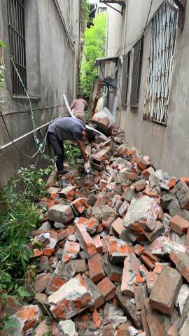 曜藝設計工程 - 板橋地震圍牆倒 打除清運