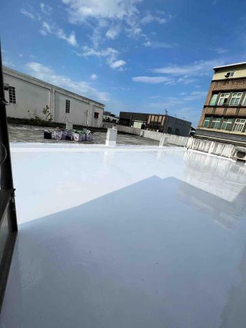 晟旭創新有限公司 - 第三道-面塗隔熱霜隔絕溫度正負5度完成