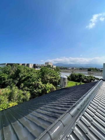 晟旭創新有限公司 - 鐵皮浪板因年久有些許滲水，經與屋主討論後噴塗高黏度黑膠三道防漏又防鏽