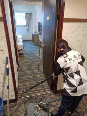 淨雅清潔有限公司 - 飯店地毯清洗（清洗後吸乾）