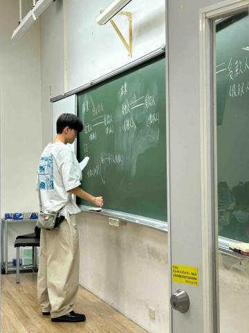 李國瑜 - 為學校學生提供課程輔導