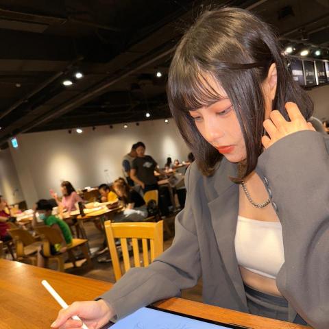 提供照片似顏繪app服務的專家Nancy