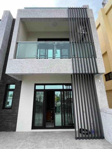 大永鋼鋁門窗行 - 

專業造型採光罩
霸氣格柵、造型格柵、陽台格柵
大品牌氣密窗、通風門、時尚霸氣隔音大門、專業客製化時尚陽台空間設計
店址：彰化縣鹿港鎮鹿和路三段116號
電話：047715508
☎️0900355593
歡迎洽詢預約丈量喔！
